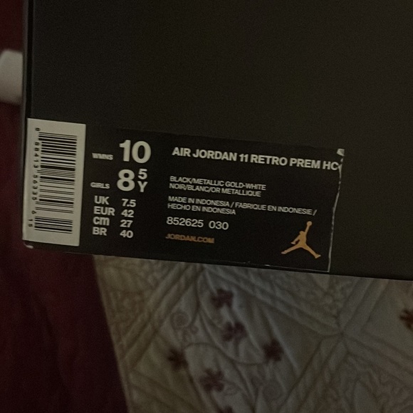 Jordan 11s Black and white - Picture 7 of 7